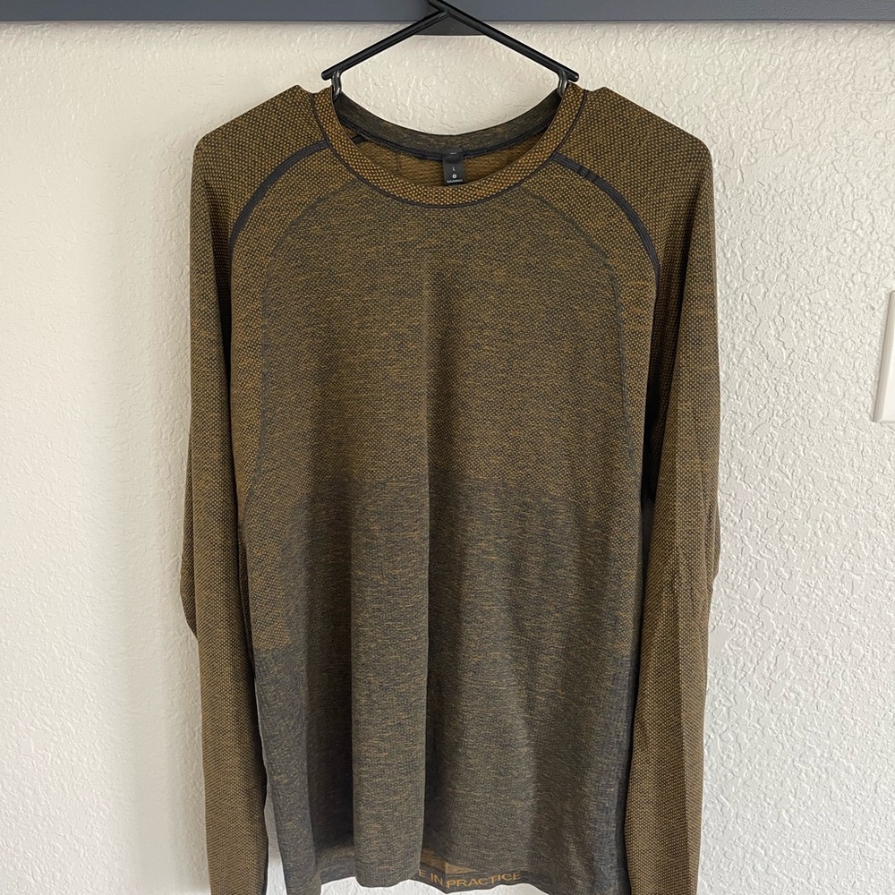 lululemon athletica Men's Long Sleeve Crew in Olive